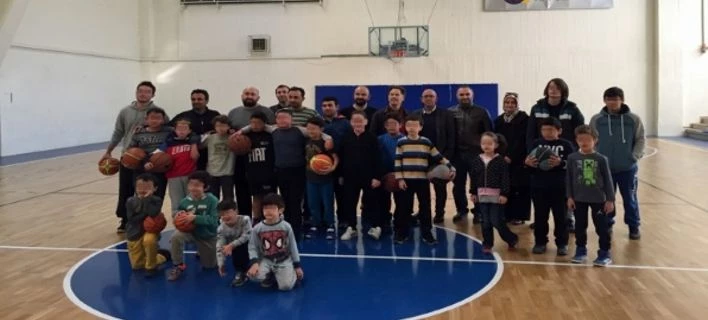 Τι άλλο έρχεται; – Το Πανεπιστήμιο Μακεδονίας «άνοιξε» για να αθλούνται τα προσφυγόπουλα!